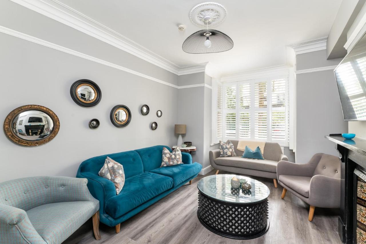 Вилла Stunning And Modern 5 Bed House I Pass The Keys Йорк Экстерьер фото
