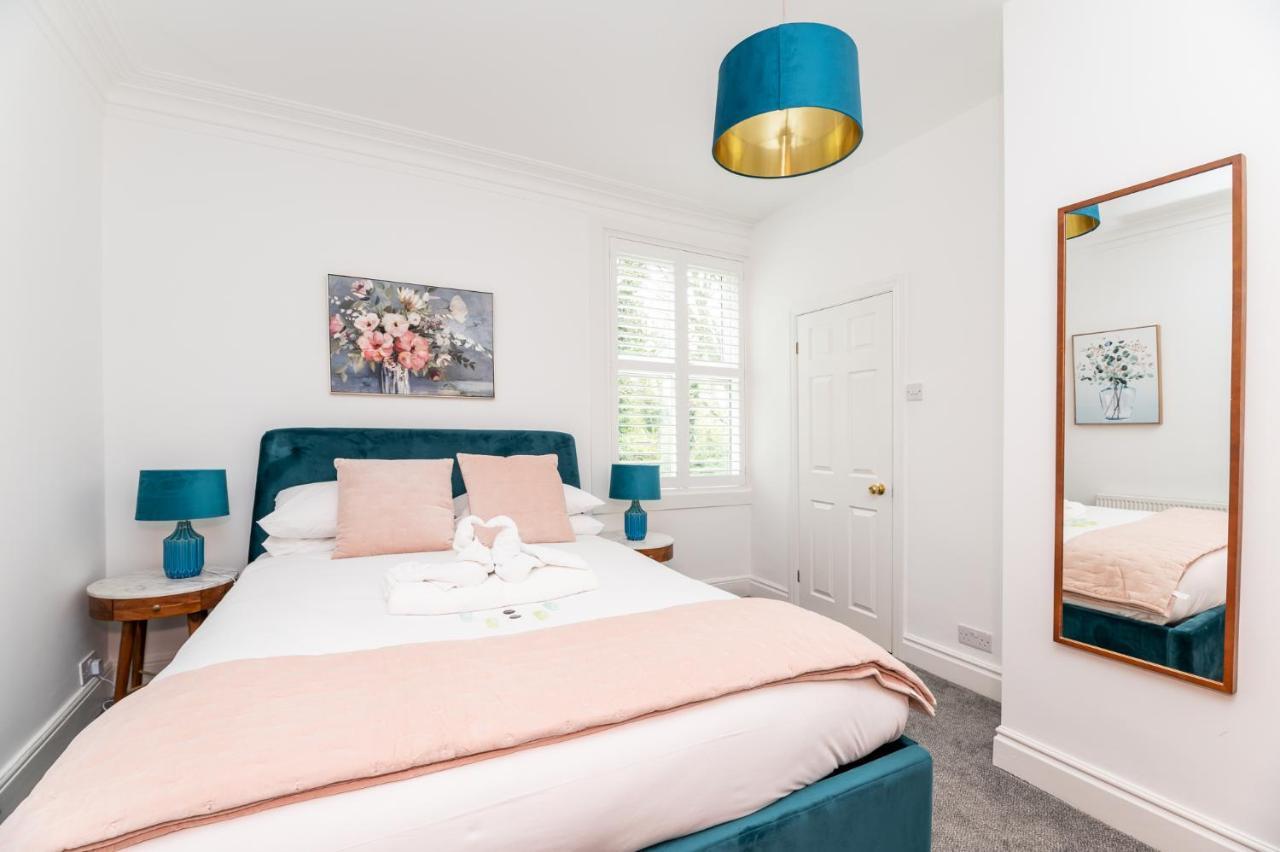 Вилла Stunning And Modern 5 Bed House I Pass The Keys Йорк Экстерьер фото