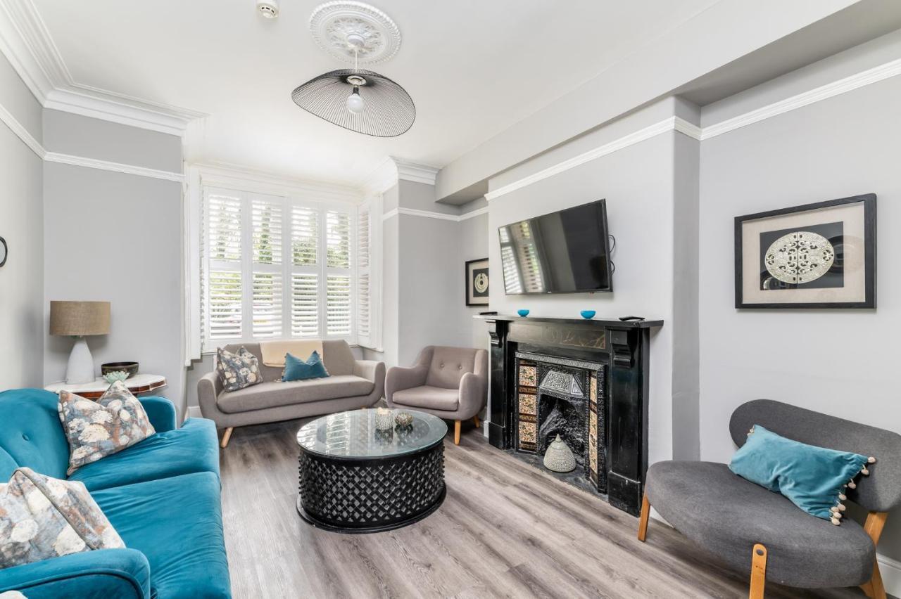 Вилла Stunning And Modern 5 Bed House I Pass The Keys Йорк Экстерьер фото