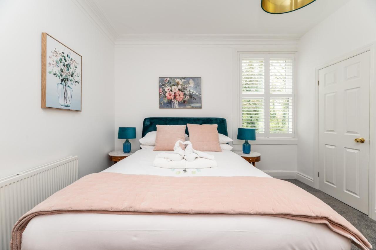 Вилла Stunning And Modern 5 Bed House I Pass The Keys Йорк Экстерьер фото