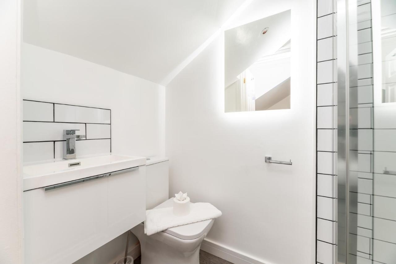 Вилла Stunning And Modern 5 Bed House I Pass The Keys Йорк Экстерьер фото
