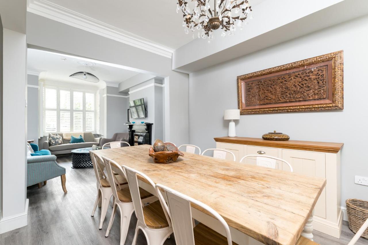 Вилла Stunning And Modern 5 Bed House I Pass The Keys Йорк Экстерьер фото