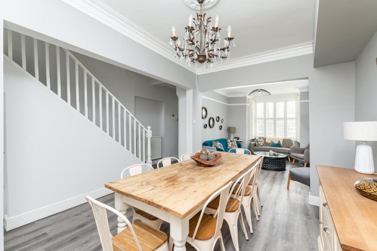 Вилла Stunning And Modern 5 Bed House I Pass The Keys Йорк Экстерьер фото