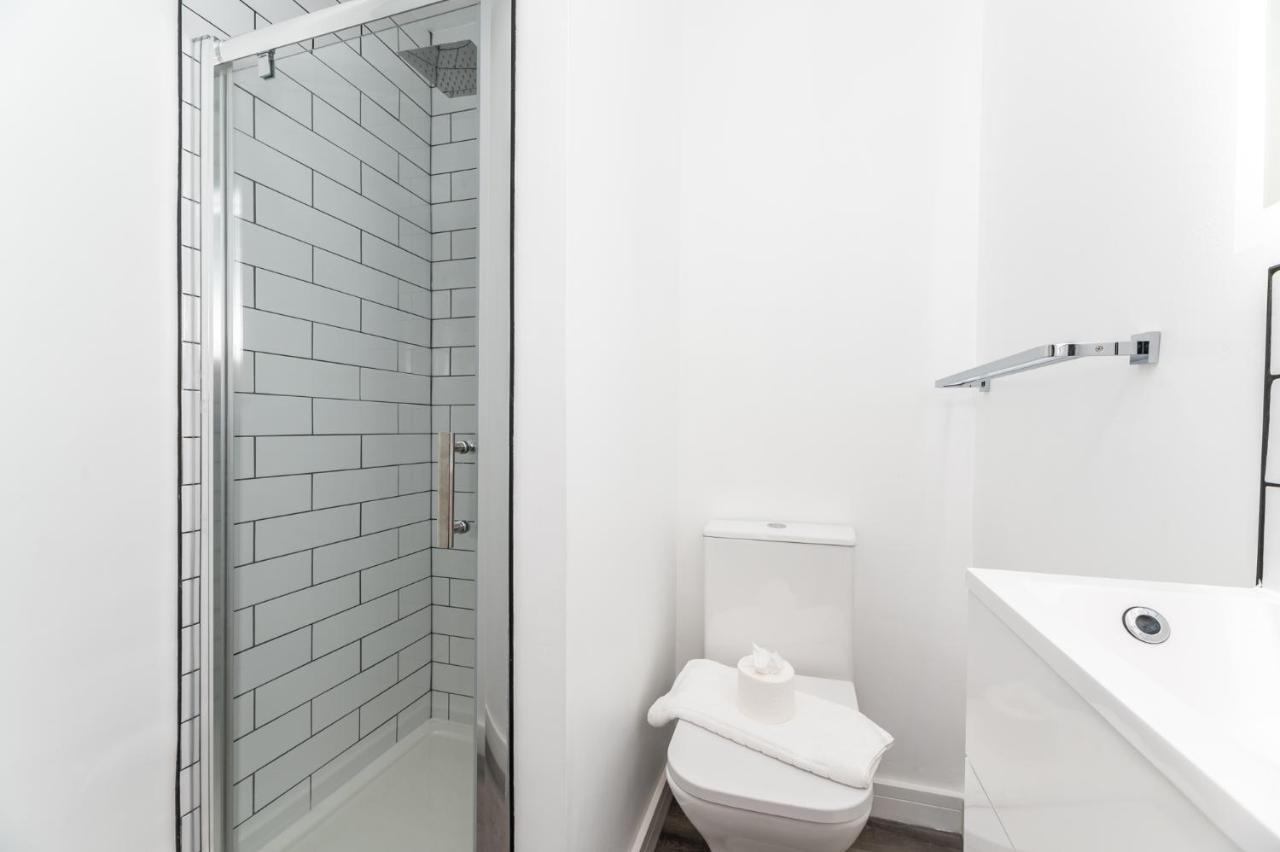 Вилла Stunning And Modern 5 Bed House I Pass The Keys Йорк Экстерьер фото